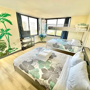 https://luxury-high-rise-with-river-view-steps-from-waikiki-beach.hotelsinhawaii.org